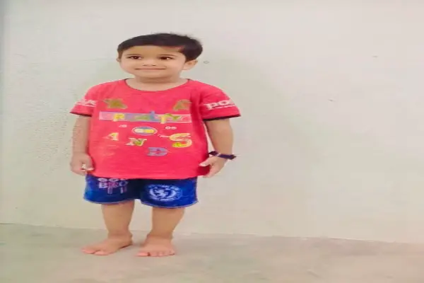 लखनऊ में खुले गड्ढे में गिरे दो बच्चे, मौके पर एक किशोर की मौत